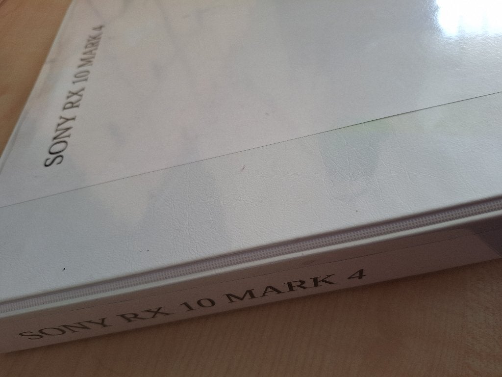 Foto 7 van Sony RX10 Mark IV met accessoires en fototas