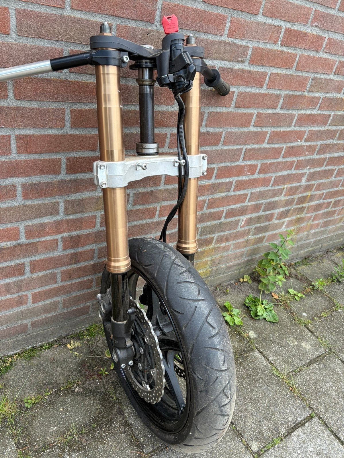 Te koop upsidedown voorvork, Ophalen