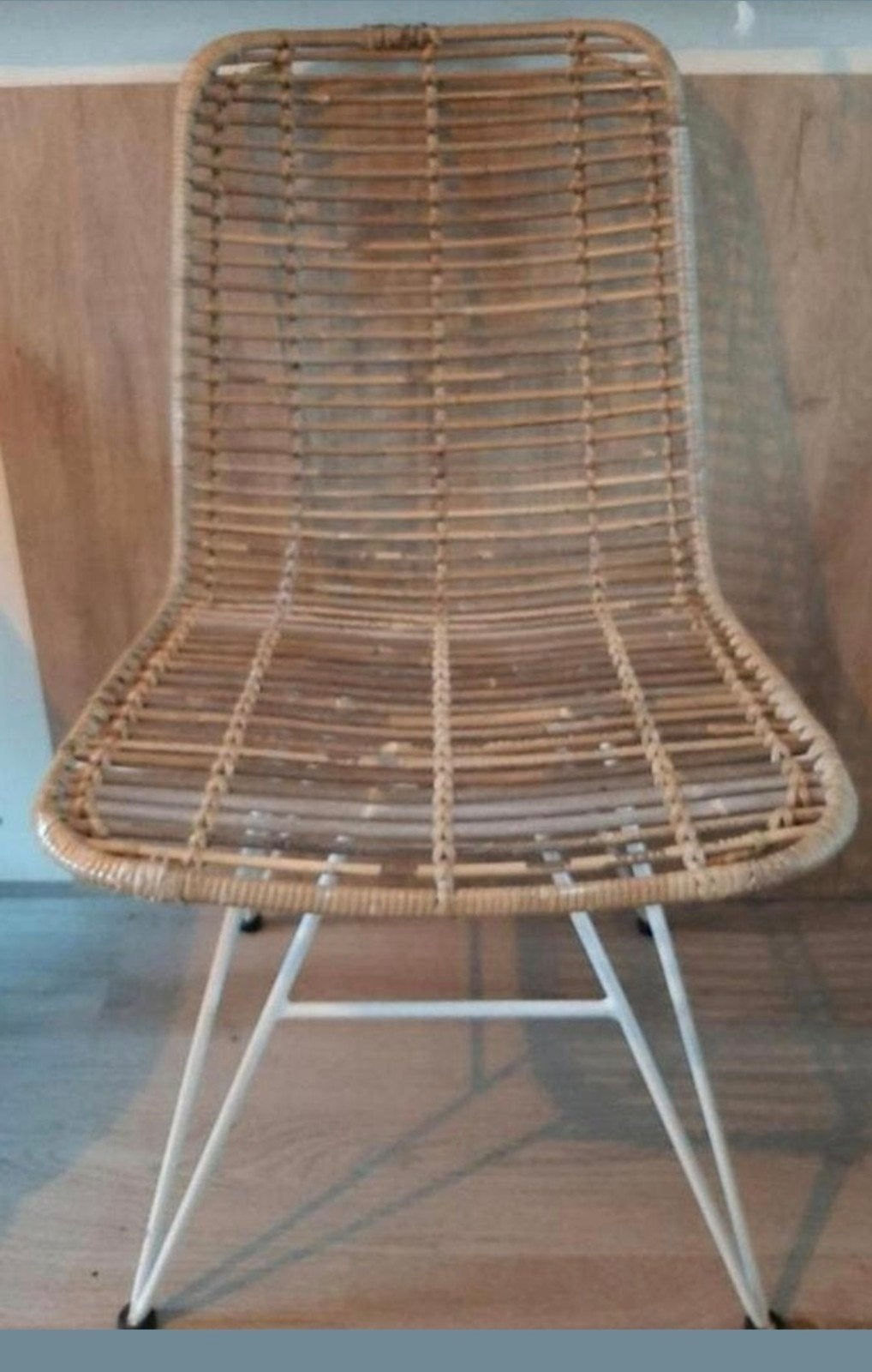 Nieuwe, stijlvolle stoel met een zitting van rotan, Wit, Nieuw, Ophalen of Verzenden, Metaal