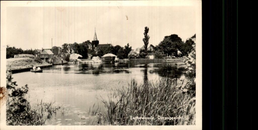 Eernewoude - Dorpsgezicht - Kerk en rivier, Ophalen of Verzenden, 1940 tot 1960, Ongelopen, Friesland