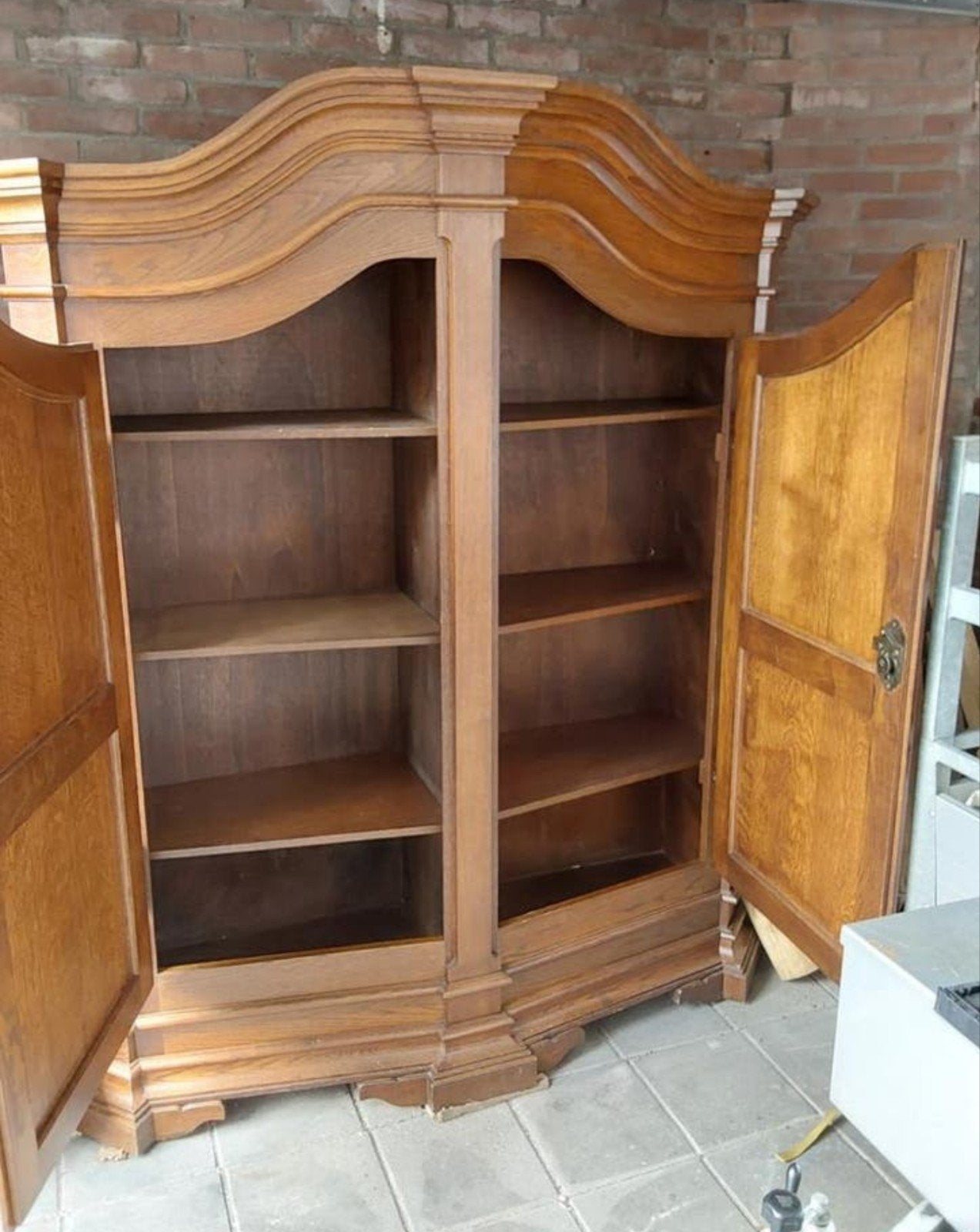 Donker eiken kast 
Breedte 75 cm
Hoogte 204 cm
6 schap plank, Huis en Inrichting, Ophalen, Met plank(en), Gebruikt, Eikenhout