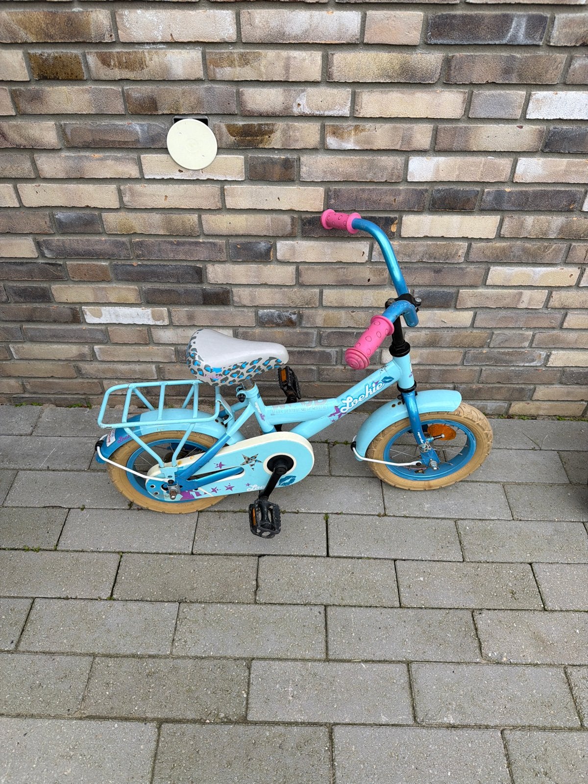 Leuke kinderfiets 12 inch - lichtblauw met roze accenten, Fietsen en Brommers, Ophalen, Gebruikt, Terugtraprem, Minder dan 16 inch