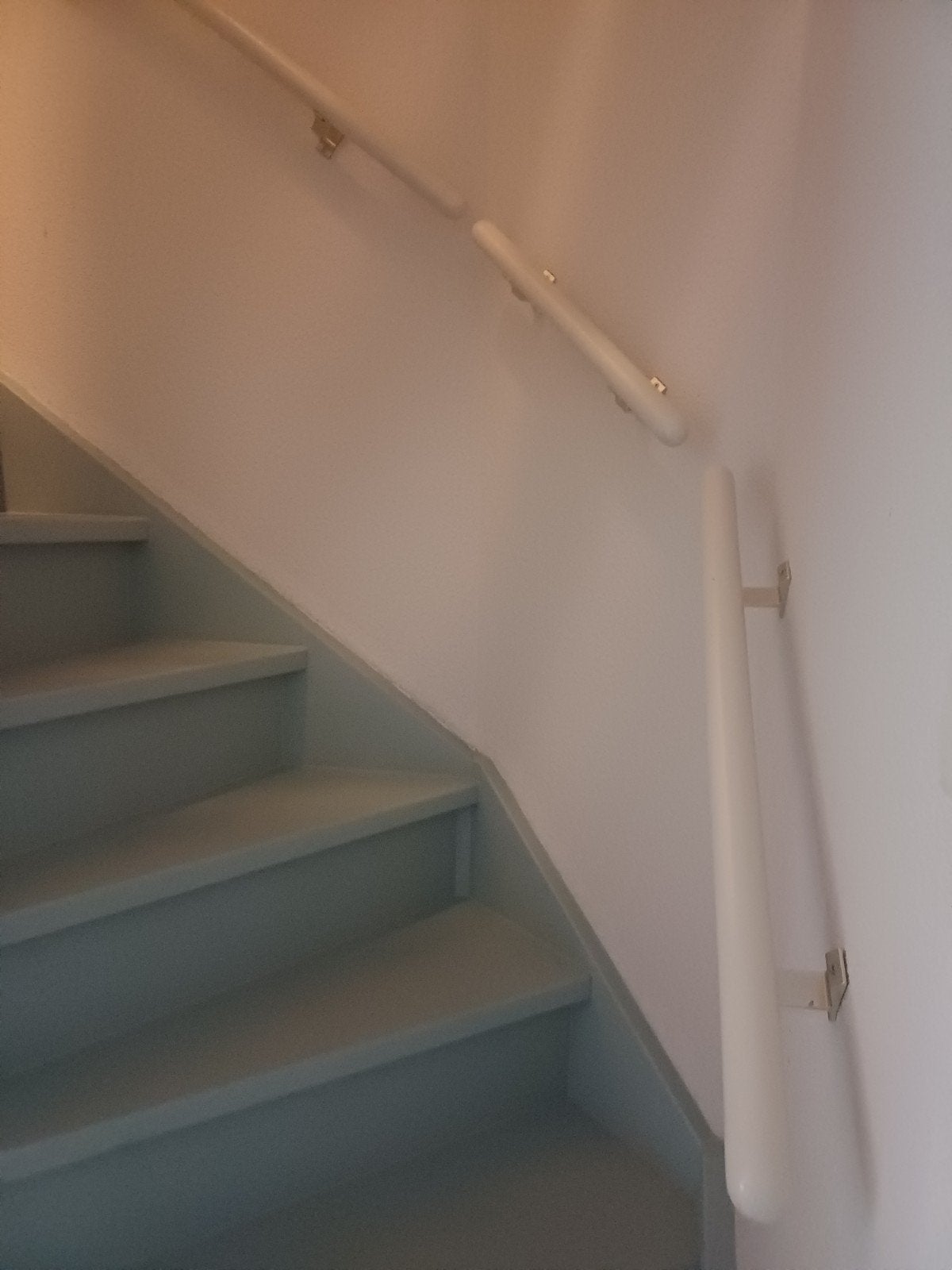 Witte trapleuning, compleet met bevestigingsmateriaal, Doe-het-zelf en Verbouw, Ladders en Trappen, Ophalen, Gebruikt, 2 tot 4 meter