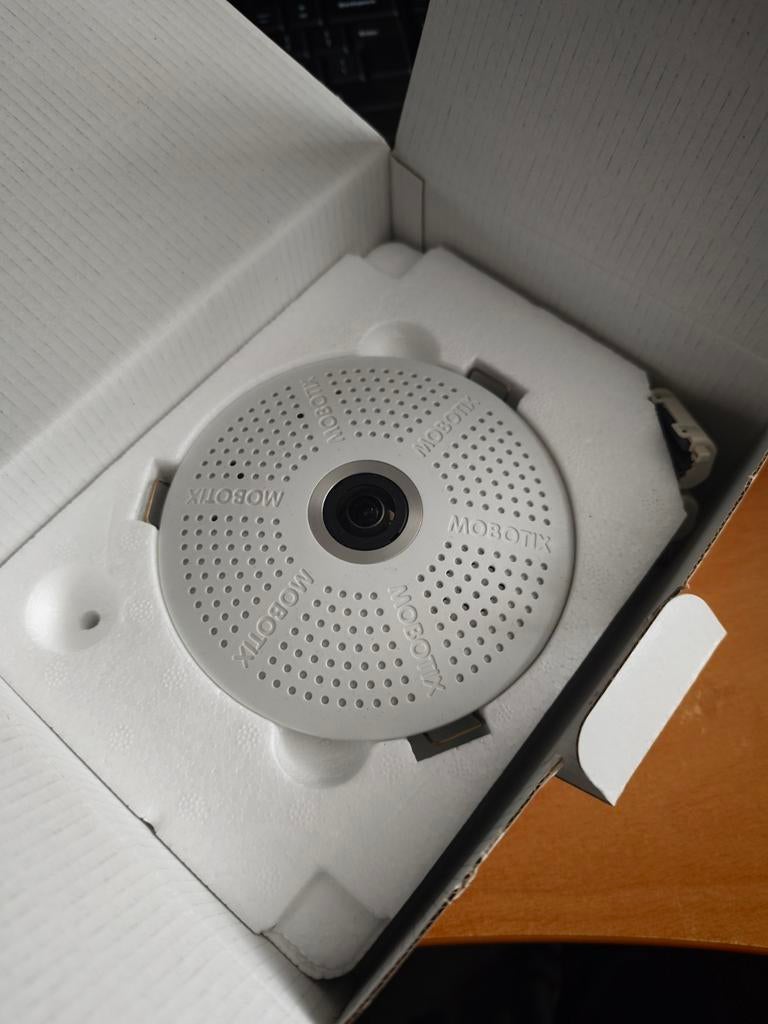 Mobotix C26B Fisheye Camera met Opbouwrand - Nieuw in doos, Ophalen of Verzenden, Nieuw, Binnencamera