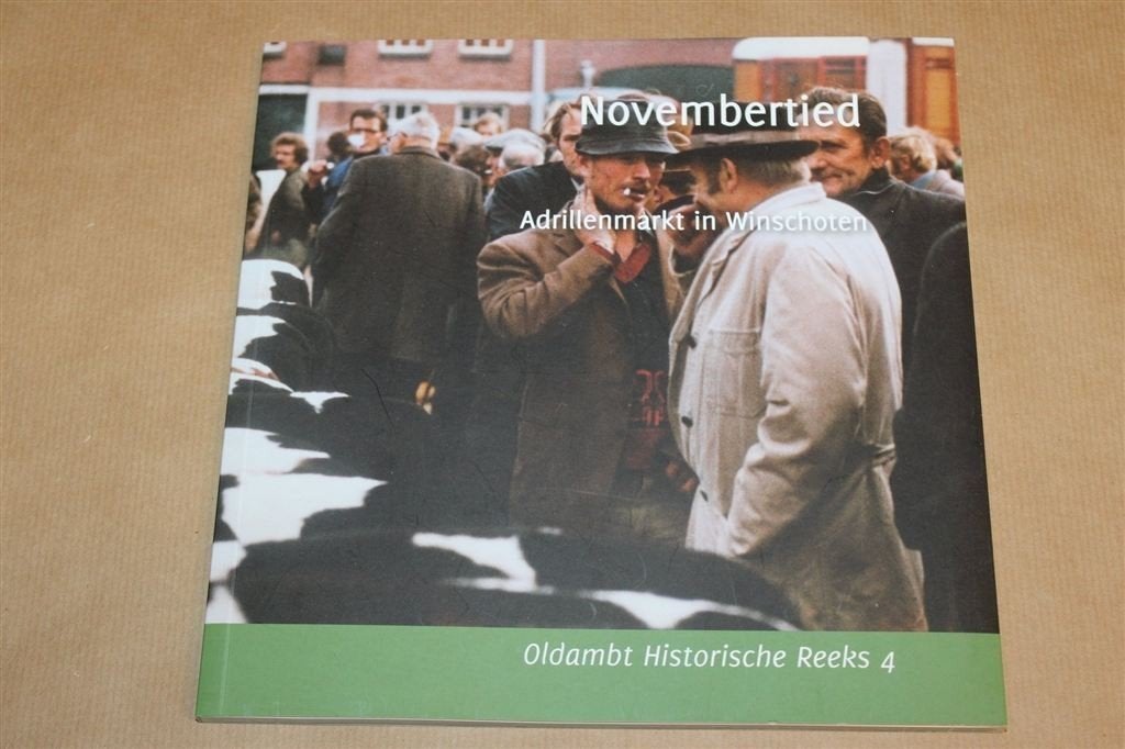 Novembertied — Geschiedenis Adrillenmarkt Winschoten Oldambt, Boeken, Ophalen of Verzenden, Zo goed als nieuw