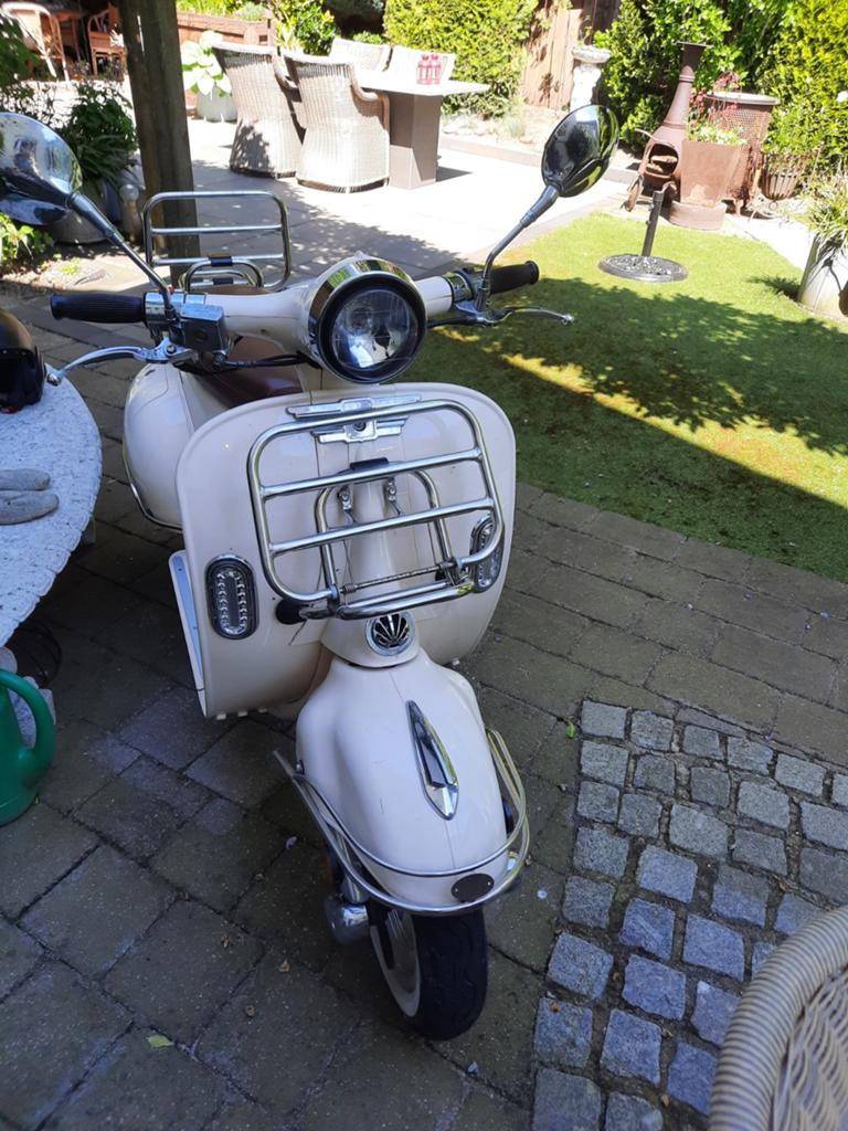 Mooie Benning motorscooter 125cc met weinig kilometers, Ophalen
