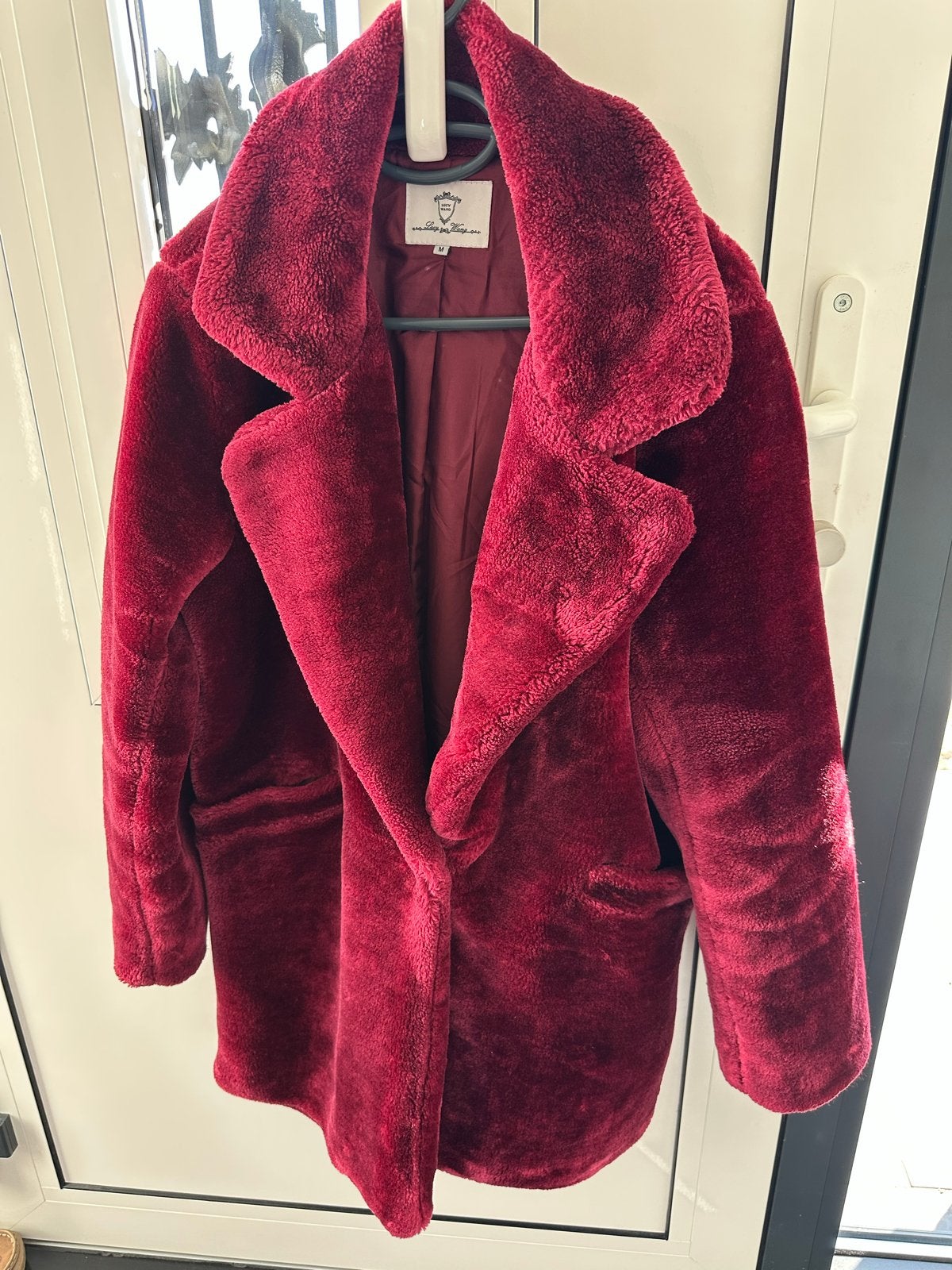 Lucy Wang bordeauxrode/ wijnrode pluche jas - Maat M, Ophalen of Verzenden, Zo goed als nieuw, Maat 38/40 (M), Rood
