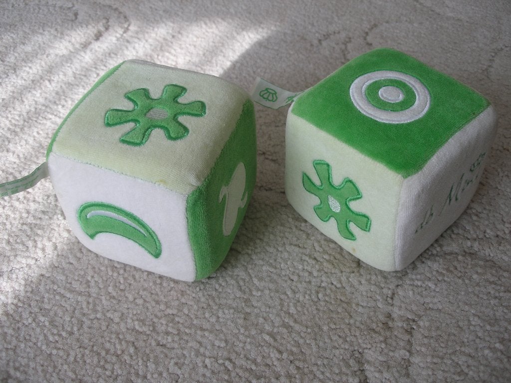 NIEUW lekker zachte pluche dobbelstenen met figuurtjes 11 cm, Ophalen of Verzenden, Nieuw, Jongen of Meisje