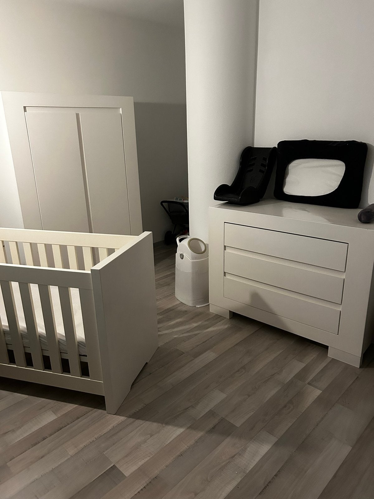 Complete babykamer: Ledikant, Commode, Kledingkast + Aerosle, Ophalen, Zo goed als nieuw, Jongetje of Meisje