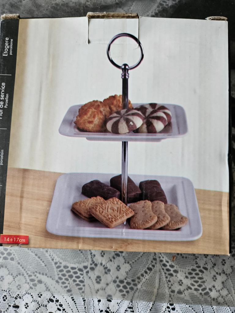 Porseleinen etagere - 2 lagen - 14+17cm, Ophalen, Nieuw