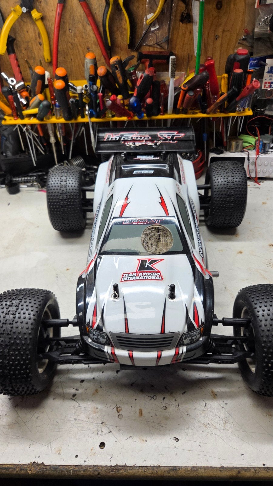 Te koop mooie kyocho inferno, Gebruikt, Auto offroad, Ophalen of Verzenden, Schaal 1:8