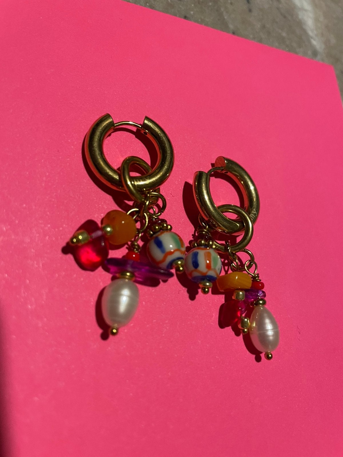 Creolem, goudkleurig, kleurrijke bedels, My Jewellery, Sieraden, Tassen en Uiterlijk, Oorbellen, Verzenden, Zo goed als nieuw