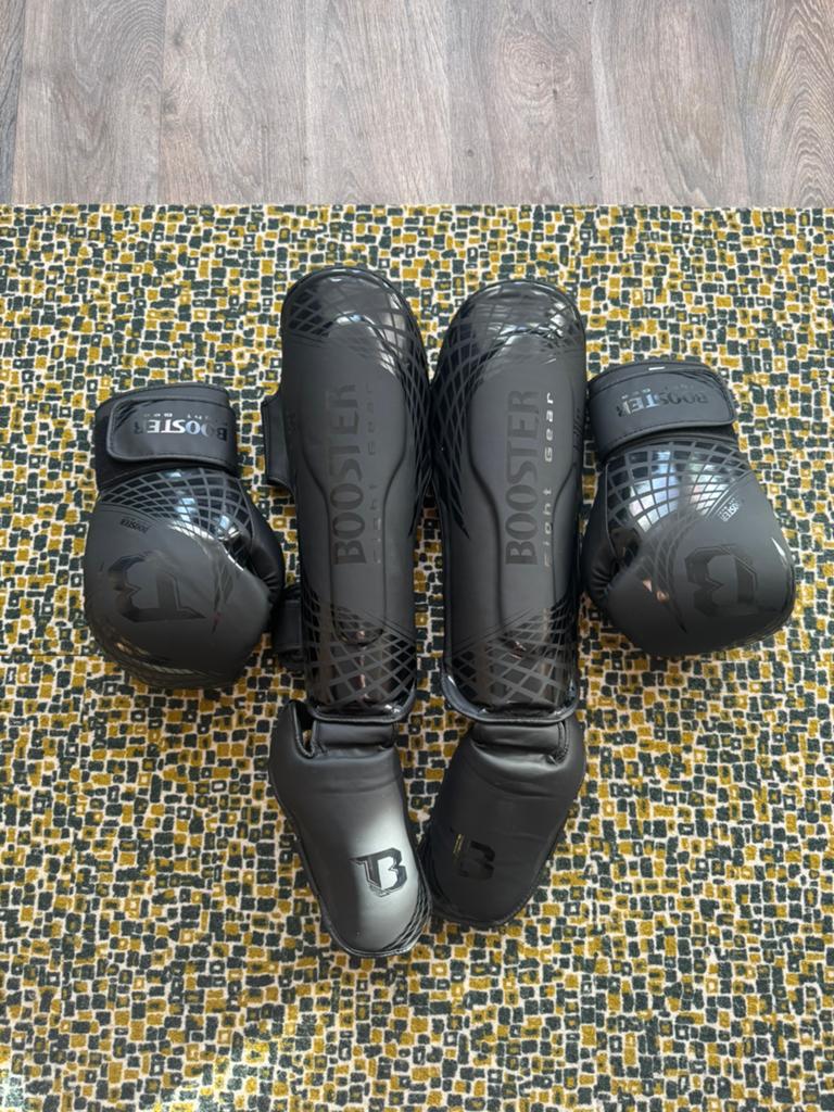 Booster kickboks set, Sport en Fitness, Vechtsporten en Zelfverdediging, Ophalen, Overige, Vechtsportbescherming, Maat L