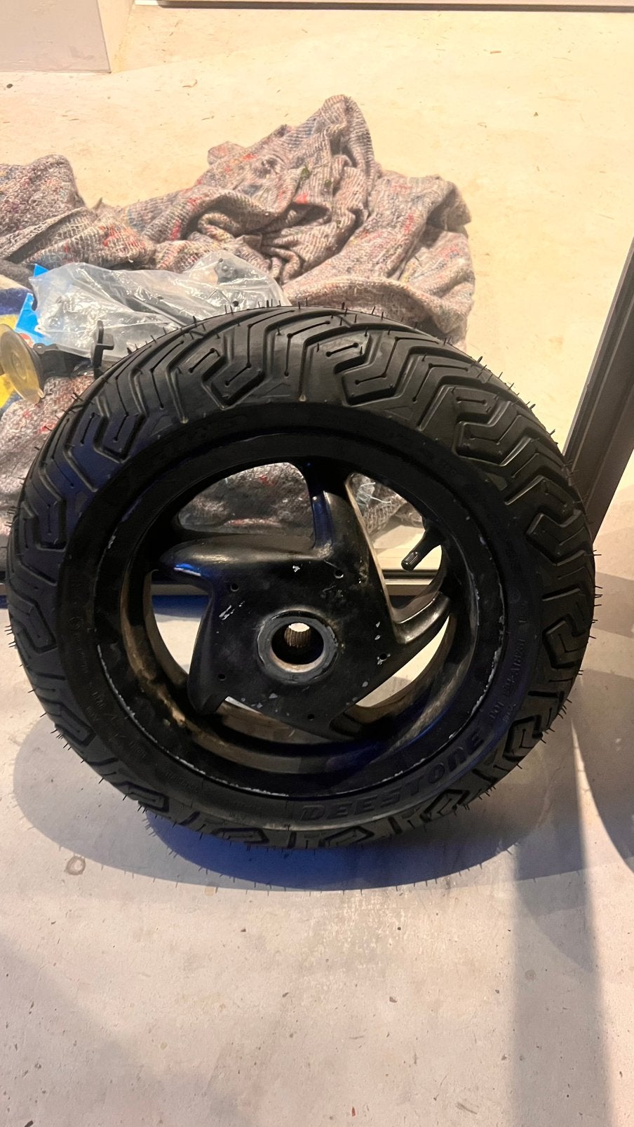 Piaggio Zip Type 3 achtervelg + nieuwe band, Fietsen en Brommers, Ophalen of Verzenden, Zo goed als nieuw, Overige typen, Piaggio