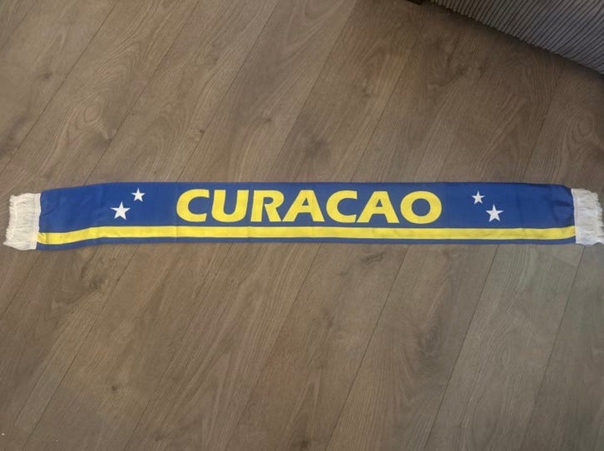 Curacao Sjaal - Blauw met Gele Opdruk, Ophalen of Verzenden, Zo goed als nieuw, Maat 38/40 (M), Sjaal