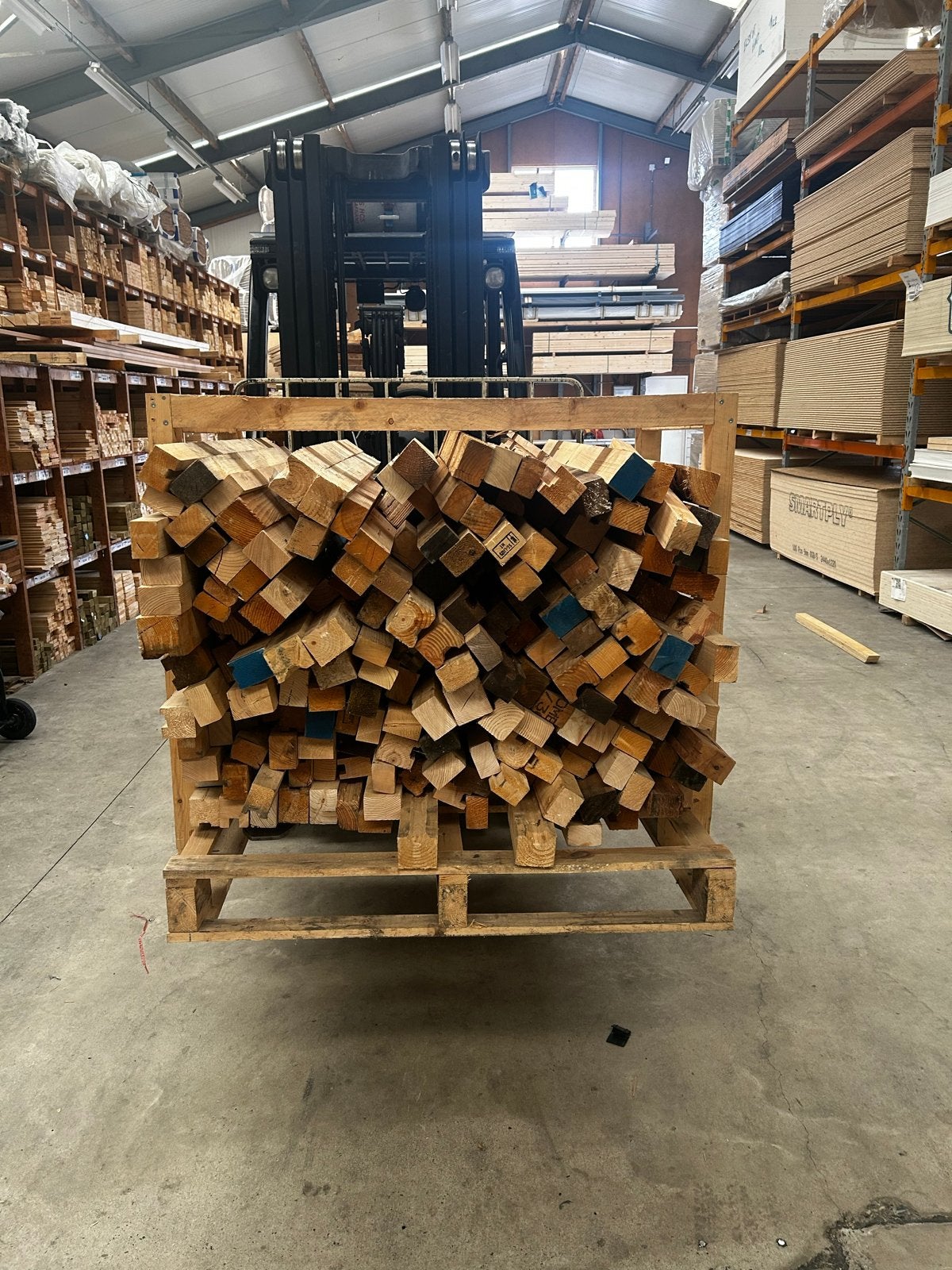 Pallet met diverse houten balken en planken, Ophalen of Verzenden, Overige houtsoorten