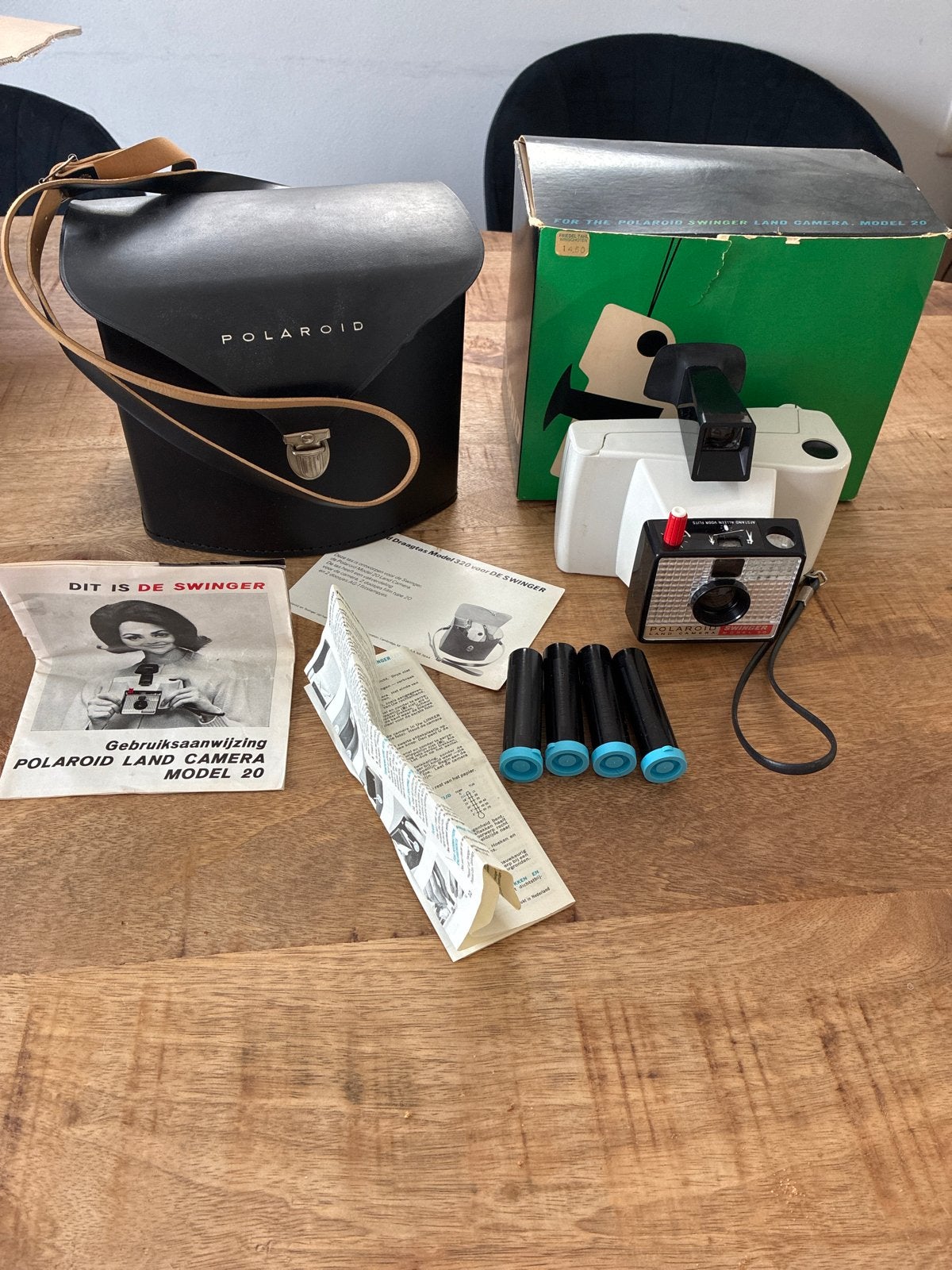 Vintage Polaroid Swinger Land Camera Model 20 met accessoire, Ophalen of Verzenden, Zo goed als nieuw, Polaroid