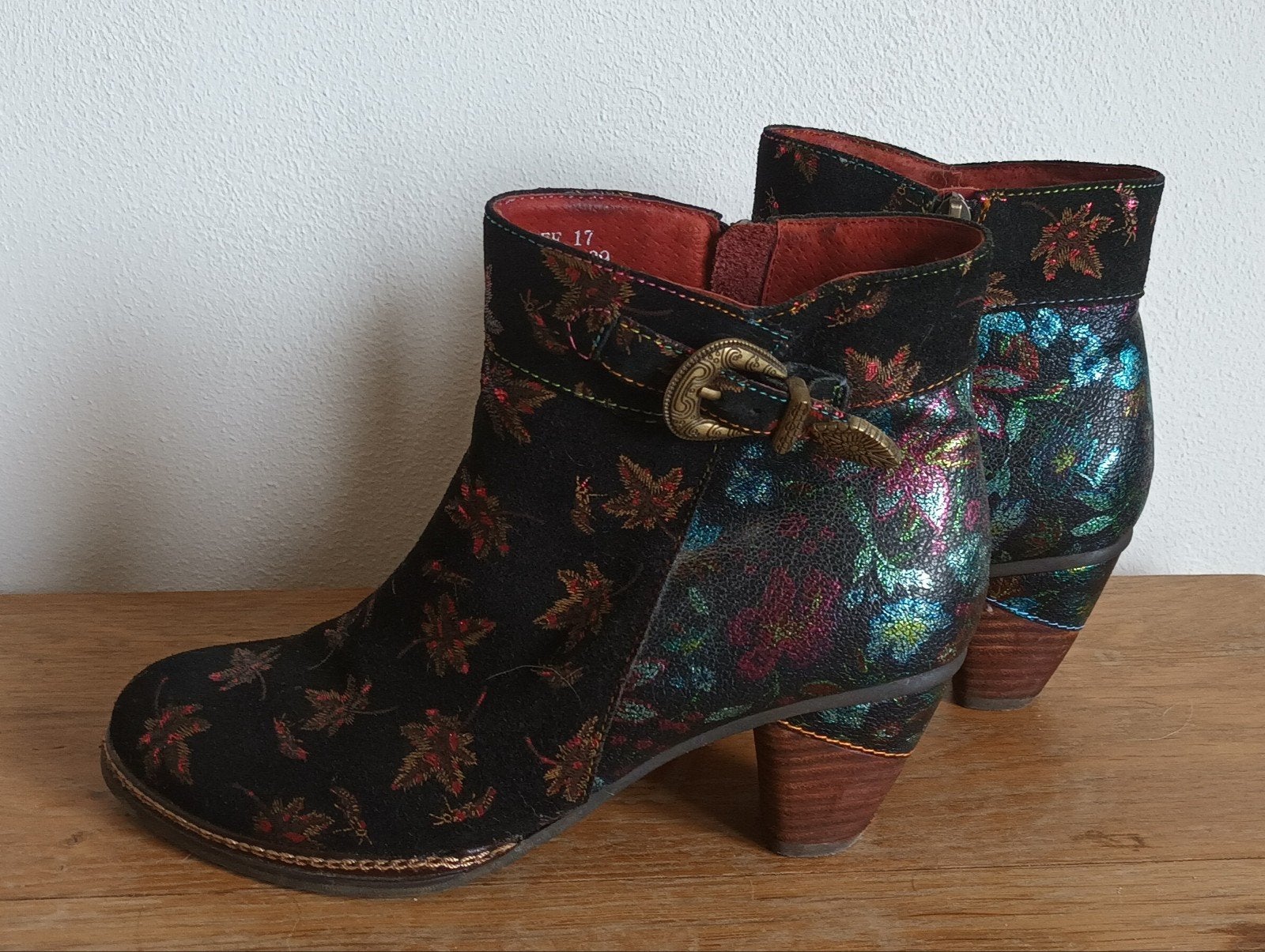 Laura Vita enkellaarzen 39, Kleding | Dames, Ophalen of Verzenden, Zo goed als nieuw, Zwart