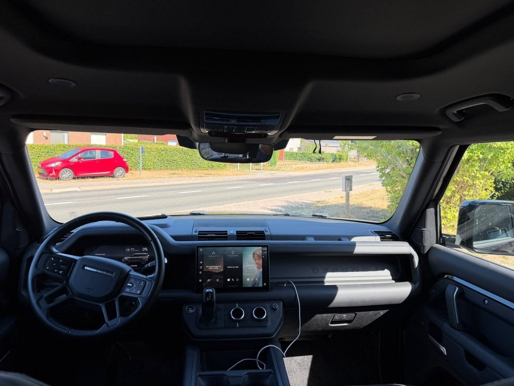 Foto 9 van Land Rover Defender P300e 300pk Phev AWD Aut 2025 Zwart