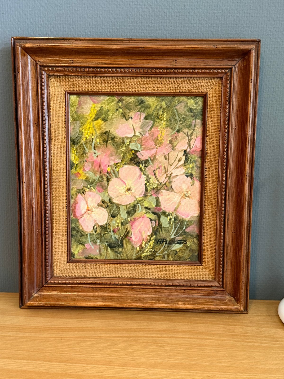 Schilderij met roze bloemen in houten lijst, Doek, Impressionistisch, Gesigneerd, Olieverf