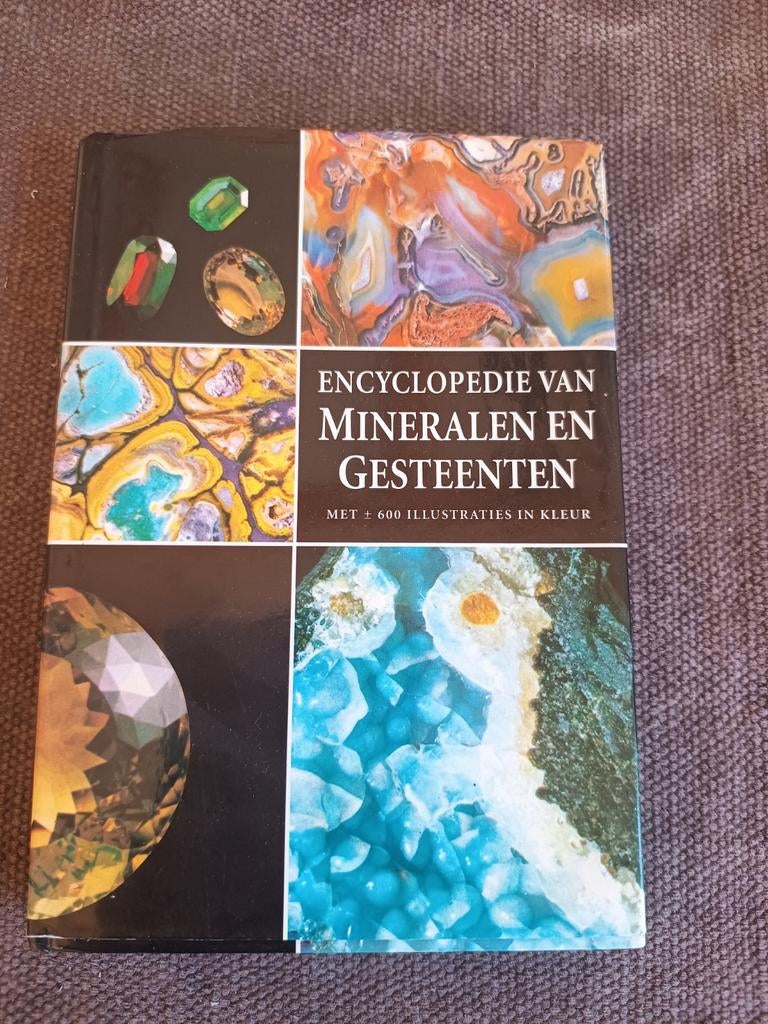 Encyclopedie van Mineralen en Gesteenten, Boeken, Ophalen of Verzenden, Zo goed als nieuw, Los deel, Jiří Kouřimský