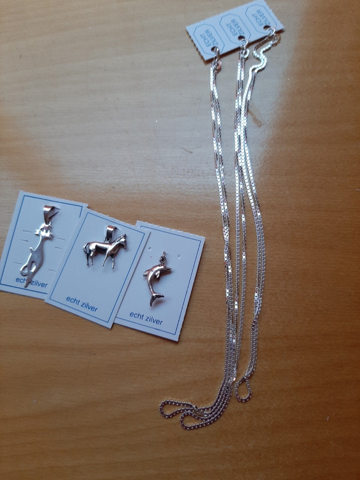 Zilver kettinkje 42 cm met hanger poes, dolfijn of paard, Met hanger, Verzenden, Nieuw, Zilver