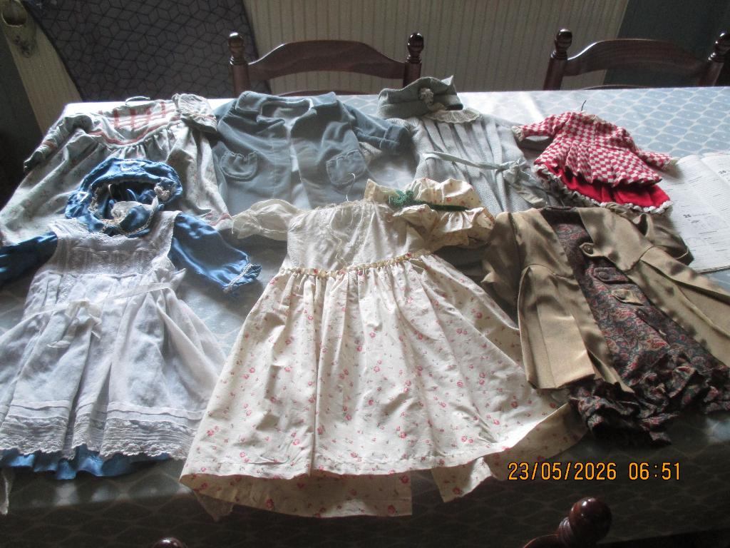 lot poppen kleren, Antiek en Kunst, Antiek | Speelgoed, Ophalen of Verzenden