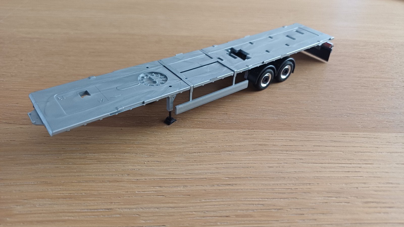 Herpa zilvergrijs chassis oplegger Krone spatlap, Ophalen of Verzenden, Nieuw, Bus of Vrachtwagen, Herpa