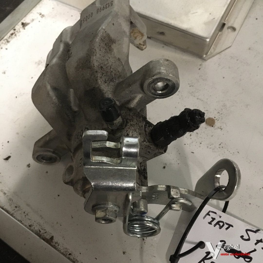 Fiat Stilo 1.6 sw 2003 Remklauw Linksachter, Gebruikt, -, -, Ophalen of Verzenden
