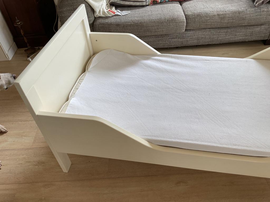 Gratis.  Zo,n leuk en degelijk kinder bedje, Ophalen, Zo goed als nieuw, Minder dan 140 cm, Minder dan 70 cm
