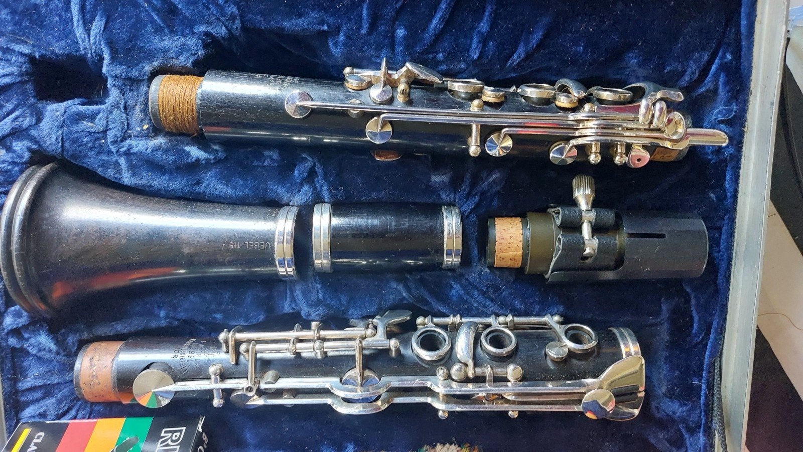 B Klarinet Uebel met koffer en accessoires, Muziek en Instrumenten, Bes-klarinet, Gebruikt, Ophalen of Verzenden, Met koffer