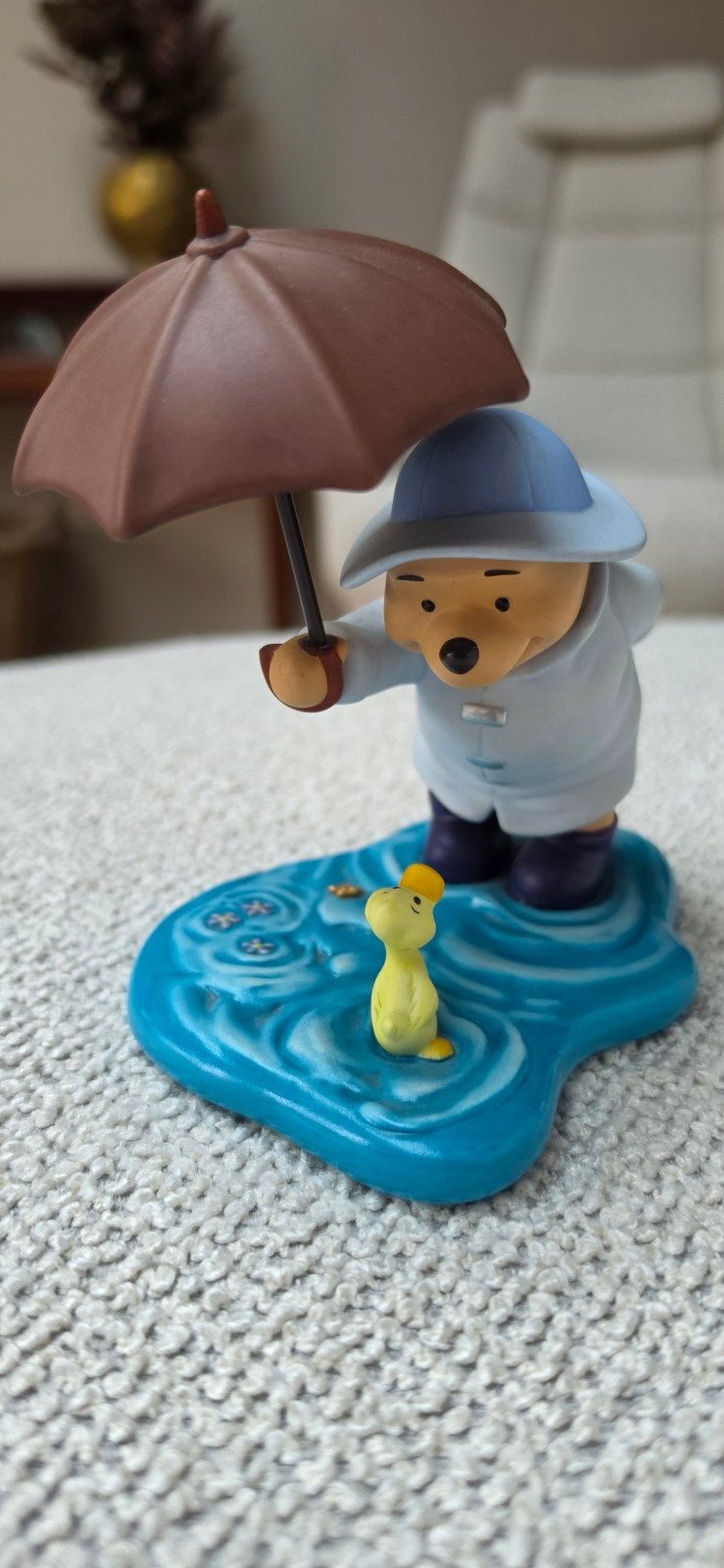 Disney Winnie de Poeh beeldje met paraplu, Ophalen of Verzenden, Zo goed als nieuw