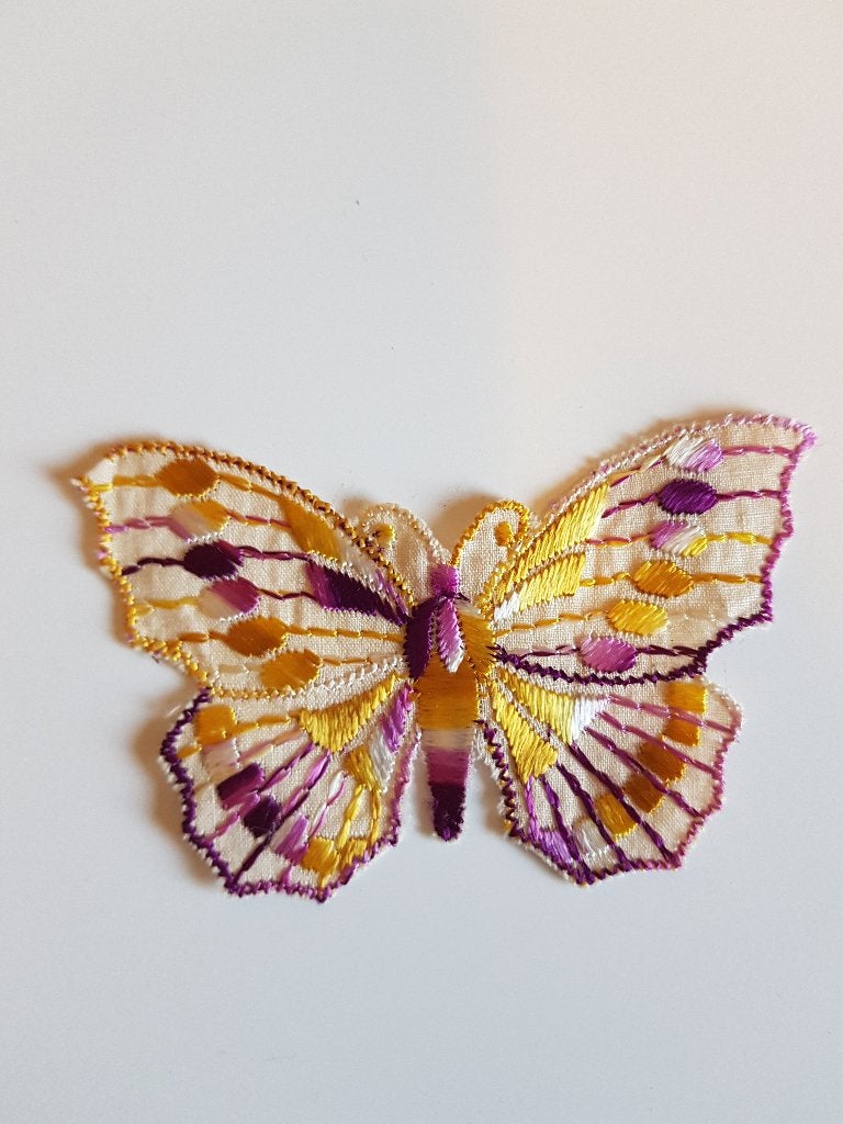 Turmac Zijde patch (Vlinder Goud/Paars) – c. 1935, Hobby en Vrije tijd, Verzenden, Zo goed als nieuw, Overige applicaties