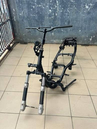 Gezocht aerox frame met papieren zonder wok, Tweetakt, Aerox, Aerox, Maximaal 45 km/u