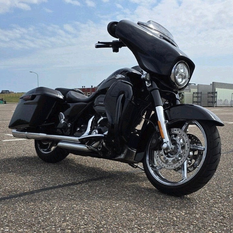 Harley Davidson CVO Street Glide in Nieuwstaat, 2 cilinders, Occasion, Motorrijbewijs A, ABS