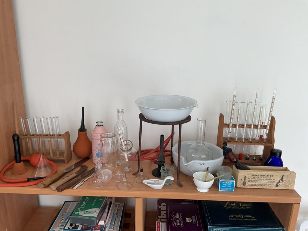 Vintage Laboratorium Uitrusting & Drogisterij Artikelen, Antiek en Kunst, Ophalen