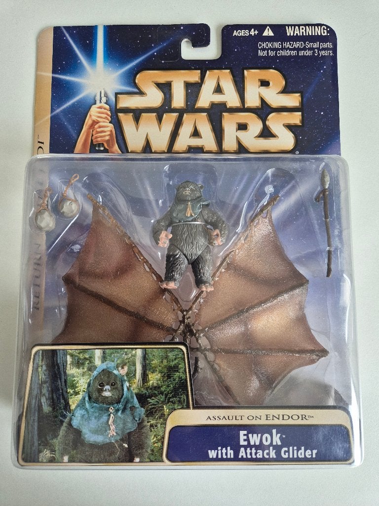 Star Wars Saga 03 Ultra Ewok with Attack Glider, Verzamelen, Star Wars, Ophalen of Verzenden, Nieuw, Actiefiguurtje