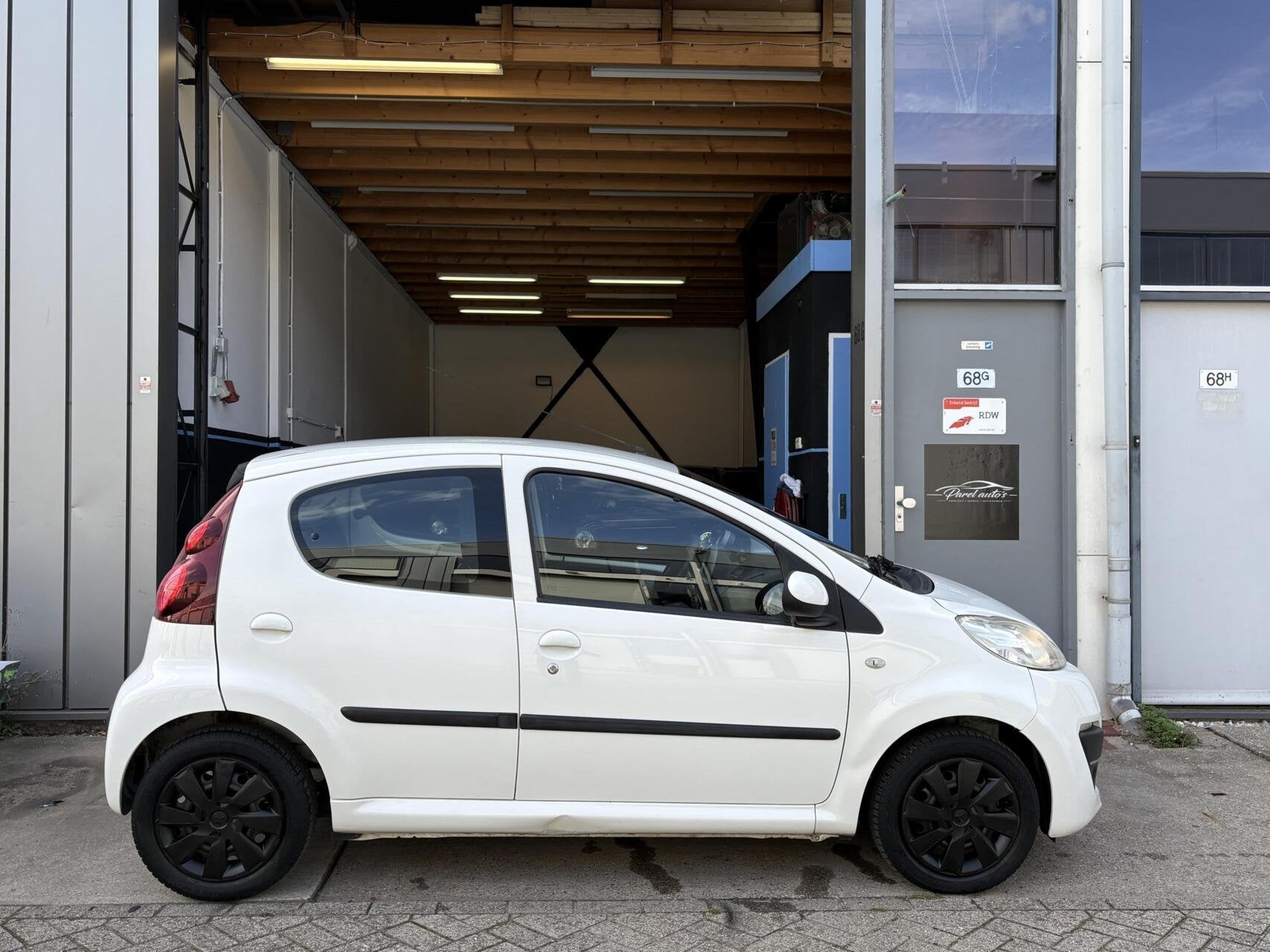 Peugeot 107 1.0 Access Accent|APK|NAP|Airco|5 Deuren, Auto's, Voorwielaandrijving, Euro 5, Gebruikt, Zwart