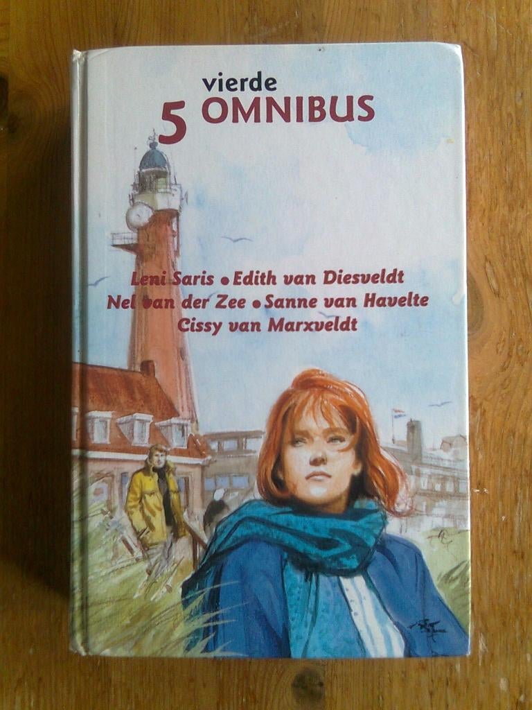 Vierde 5 Omnibus, door Leni Saris en anderen, Boeken, Ophalen of Verzenden, Gelezen