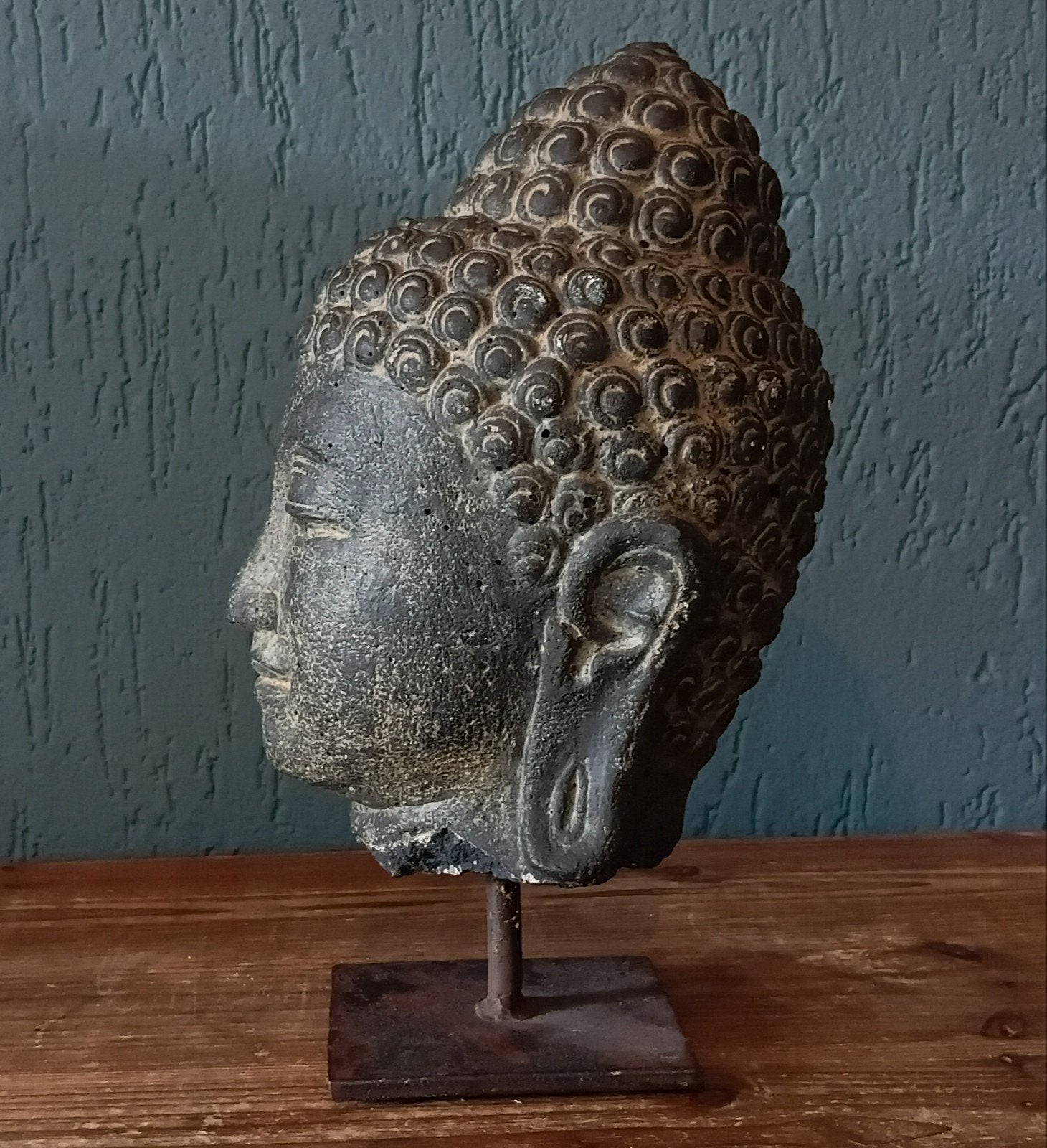 Boeddha hoofd op sokkel, gietstuk, 30 cm, 6 kg, Grijs, Ophalen of Verzenden, Metaal, Gebruikt