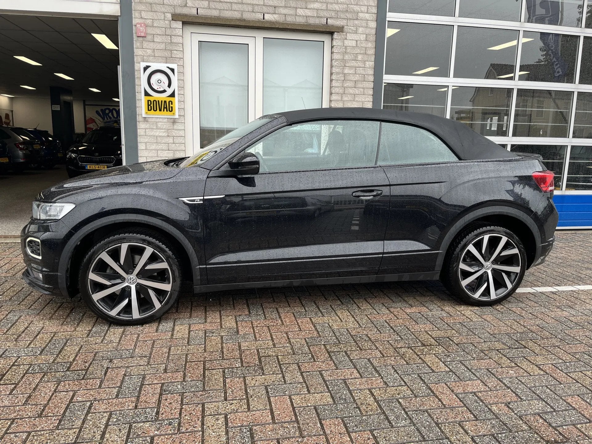 Volkswagen T-Roc Cabrio 1.5 TSI R-Line (bj 2020, automaat), 4 cilinders, 4 stoelen, Zwart, Leder