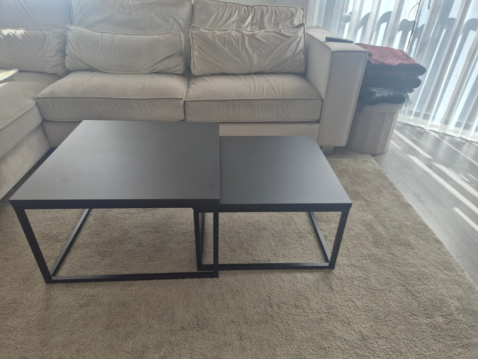 Set van 2 moderne salontafels, Huis en Inrichting, Modern minimalistisch, Vierkant, Zo goed als nieuw, Ophalen