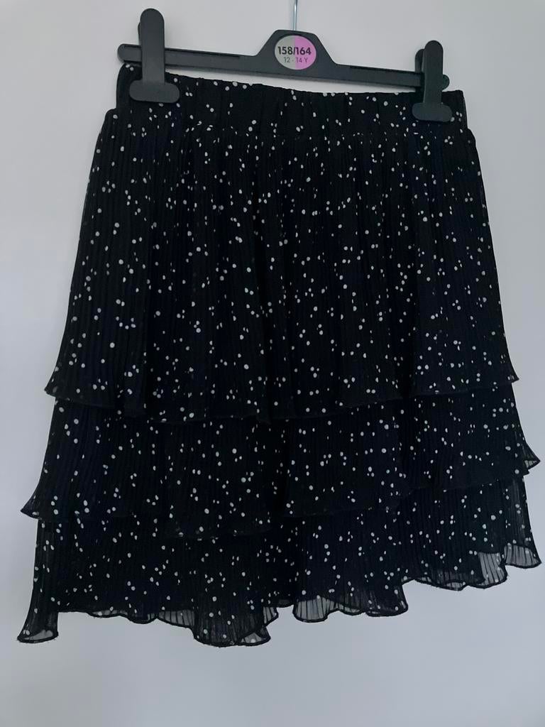 Rok By Clara zwart met stip maat s/m, Kleding | Dames, Rokken, Ophalen of Verzenden, Zo goed als nieuw, Zwart, Onder de knie