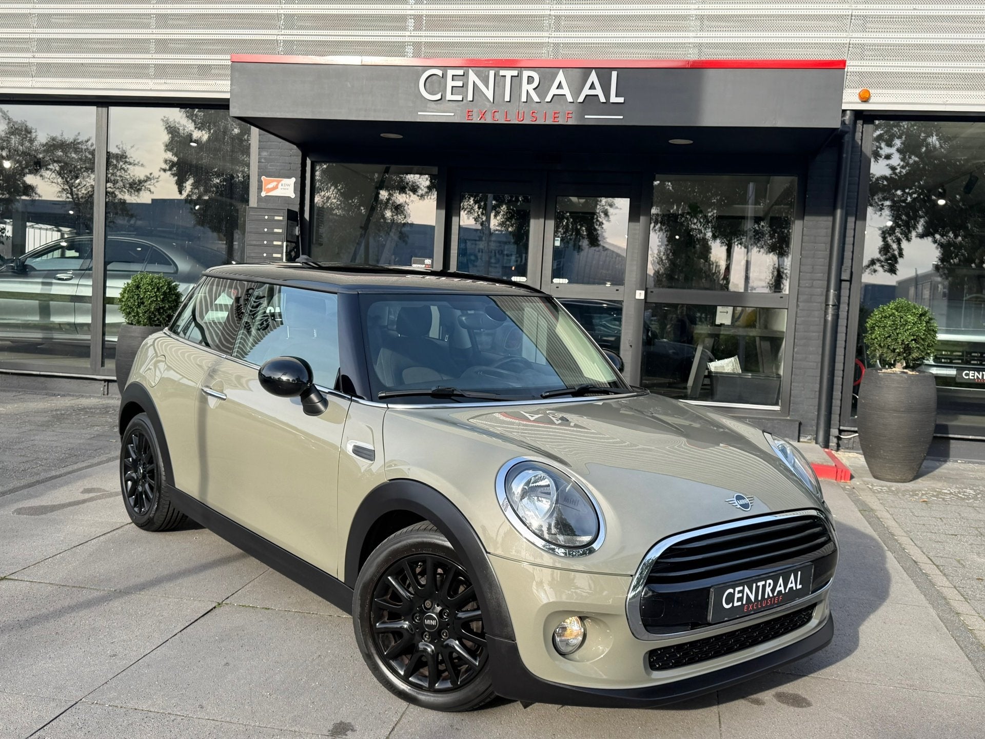 Mini 3-Deurs 1.5 Cooper Pepper Autom|Carplay|Origineel-NL|Na, 136 pk, Gebruikt, 4 stoelen, Origineel Nederlands