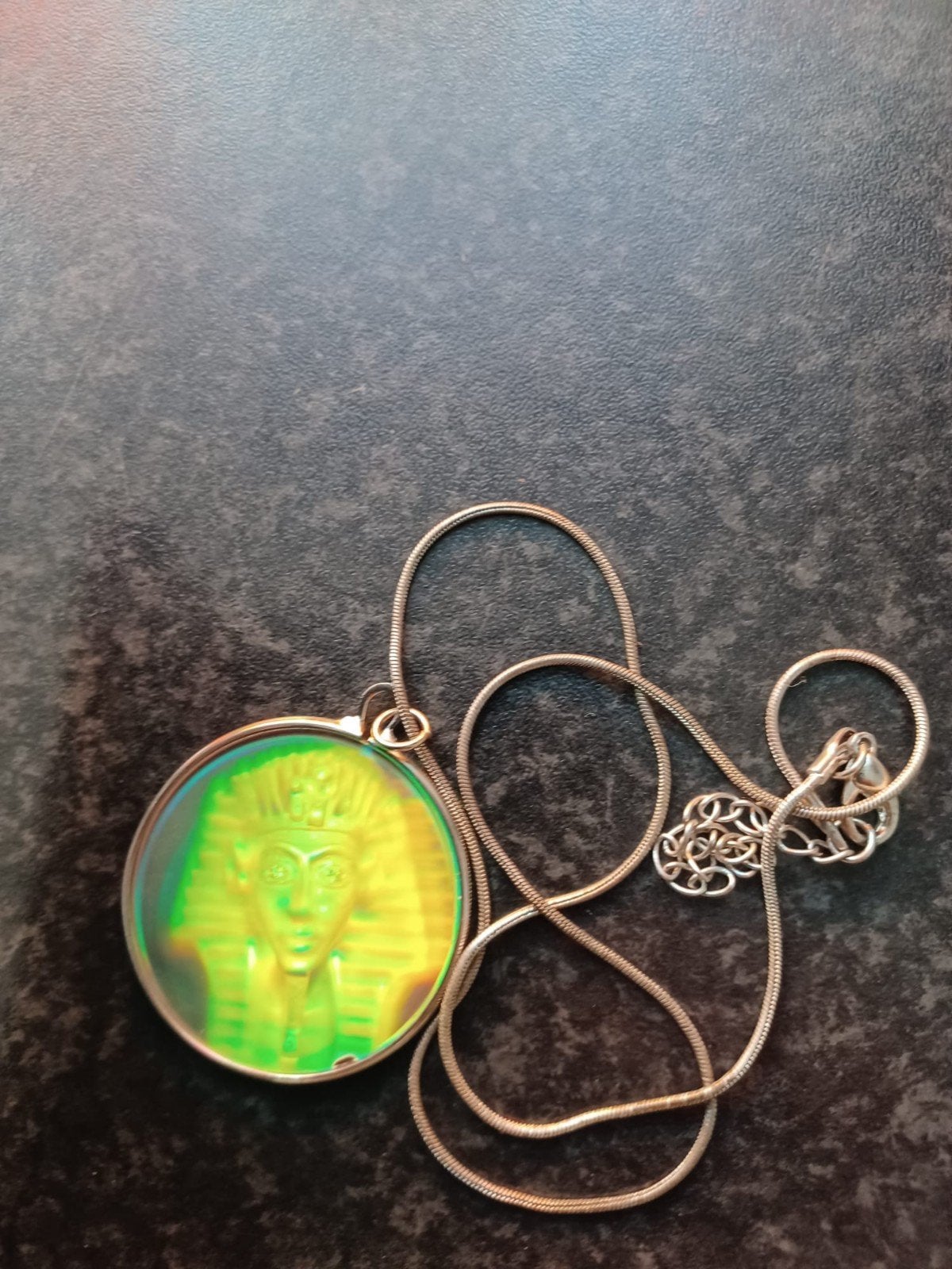 Vintage Hologram Hanger met Ketting - Toetanchamon, Ophalen, Overige materialen, Gebruikt, Overige kleuren