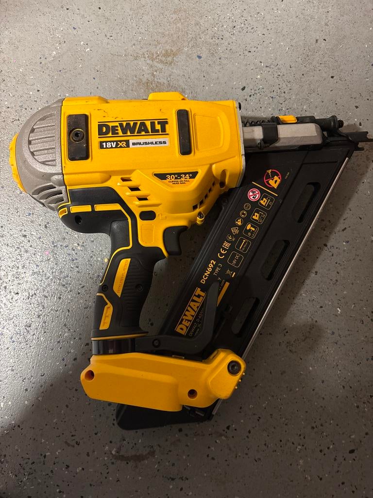 DeWalt DCN692 18V XR Brushless Spijkerpistool (incl. spijker, Ophalen of Verzenden, Zo goed als nieuw