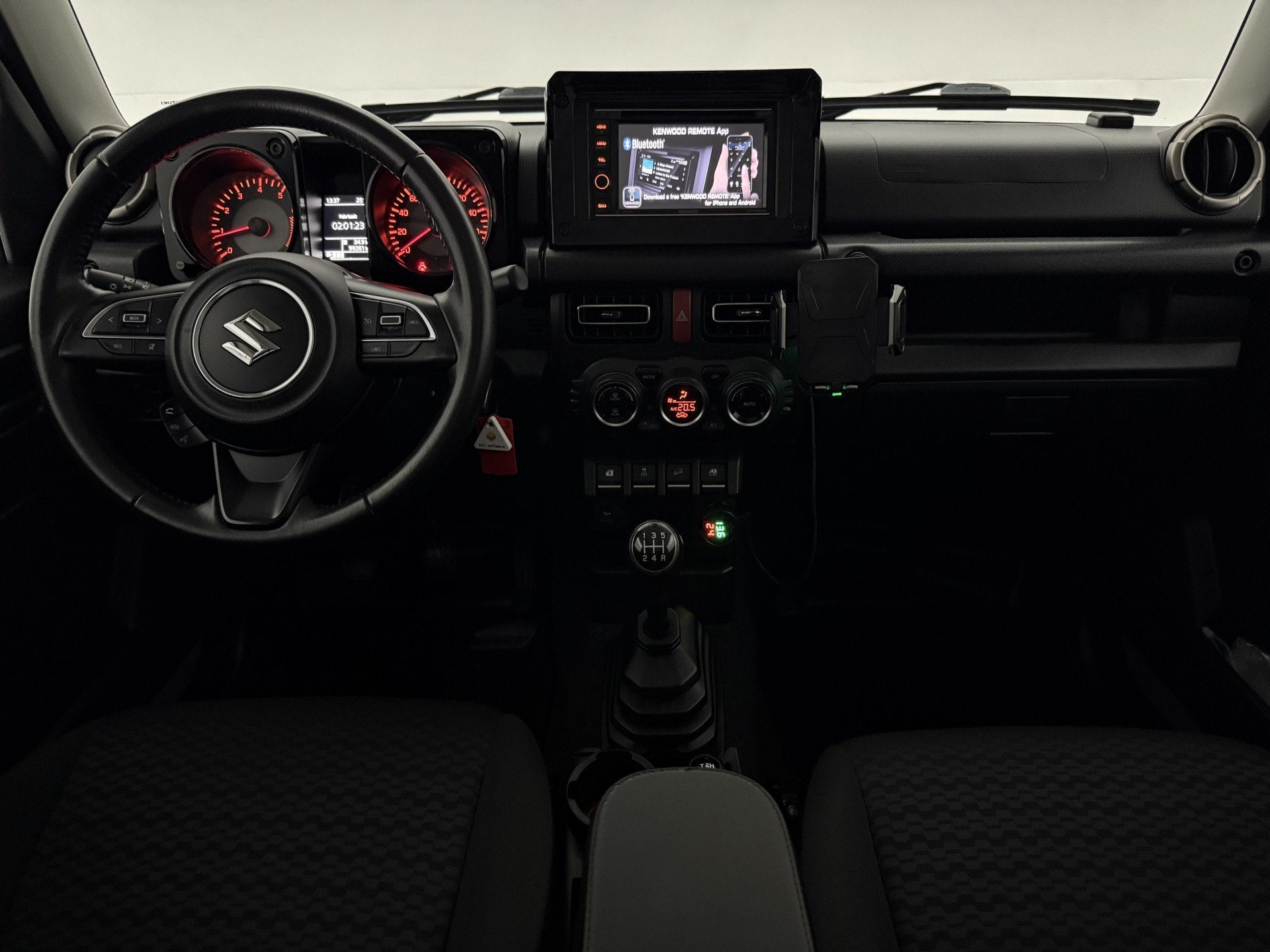 Suzuki Jimny 1.5 Comfort Plus 4WD | Clima | Carplay | Camera, Auto's, Gebruikt, Euro 6, 4 cilinders, 4 stoelen