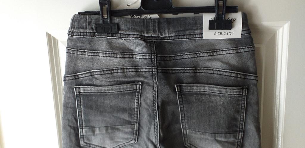 Newplay Jog Jeans Grijs Maat XS/34 36 Nieuw ( Jool ), Kleding | Dames, Newplay, Verzenden, Zo goed als nieuw, W27 (confectie 34) of kleiner