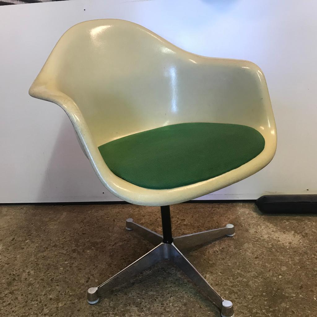 Herman Miller Vitra Pacc PSC  fiberglass stoel bureaustoel, Ophalen, Gebruikt, Zwart, Nvt