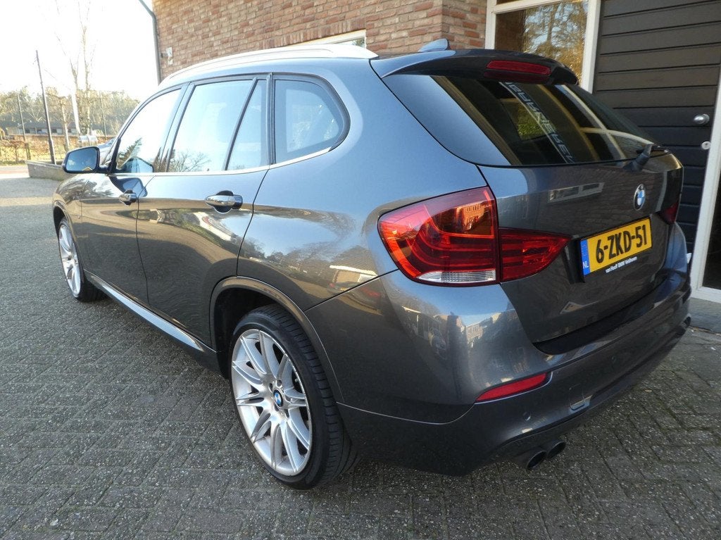 BMW X1 SDrive20i High Executive Automaat / M Pakket / Leder, Auto's, BMW, 4 cilinders, Automatische klimaatregeling, 184 pk, SUV of Terreinwagen